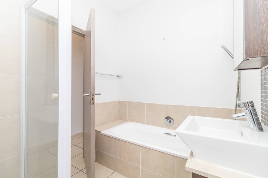 2 Bedroom Property for Sale in Lonehill Gauteng