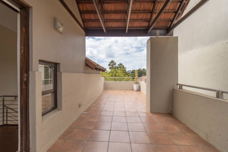 2 Bedroom Property for Sale in Lonehill Gauteng