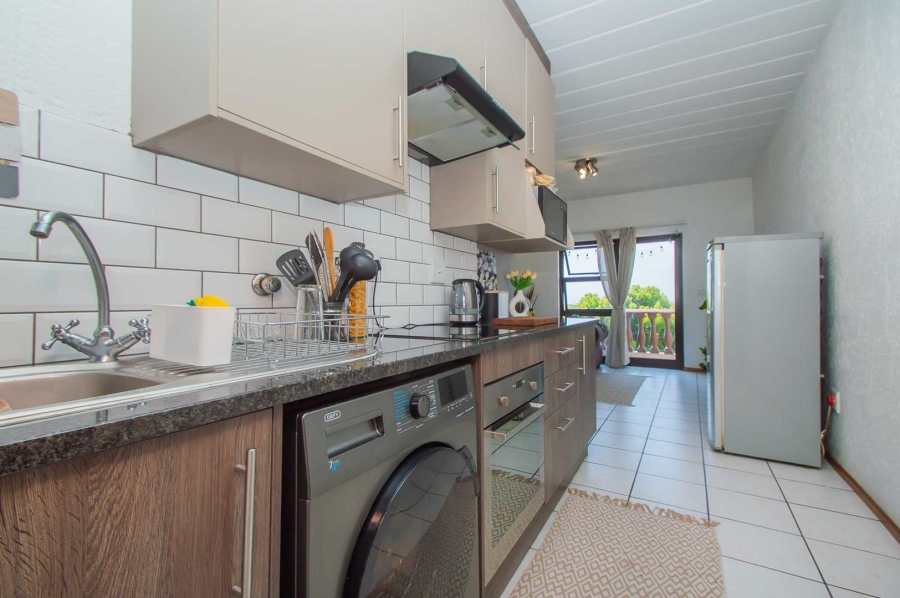 1 Bedroom Property for Sale in Constantia Kloof Gauteng