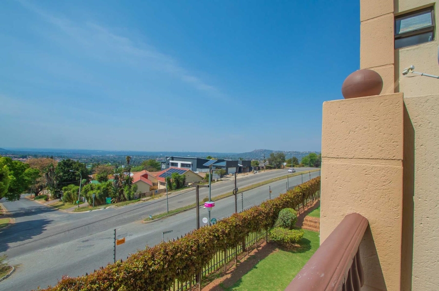 1 Bedroom Property for Sale in Constantia Kloof Gauteng