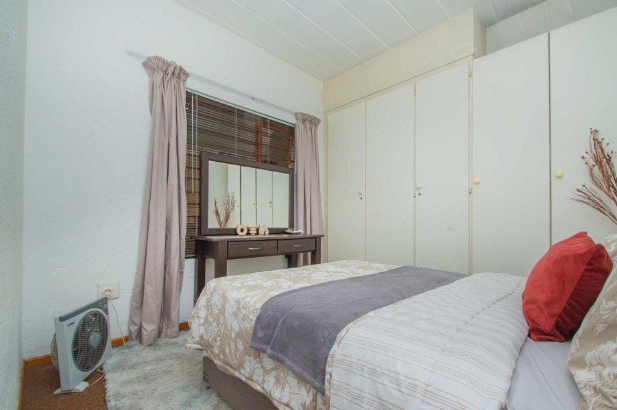 1 Bedroom Property for Sale in Constantia Kloof Gauteng