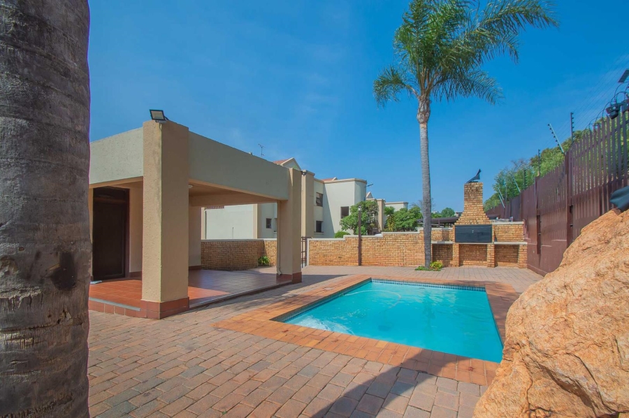1 Bedroom Property for Sale in Constantia Kloof Gauteng