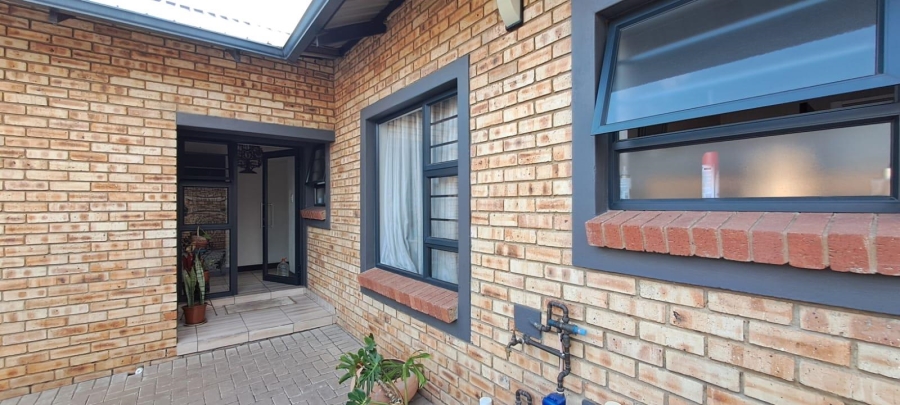 3 Bedroom Property for Sale in New Market Gauteng