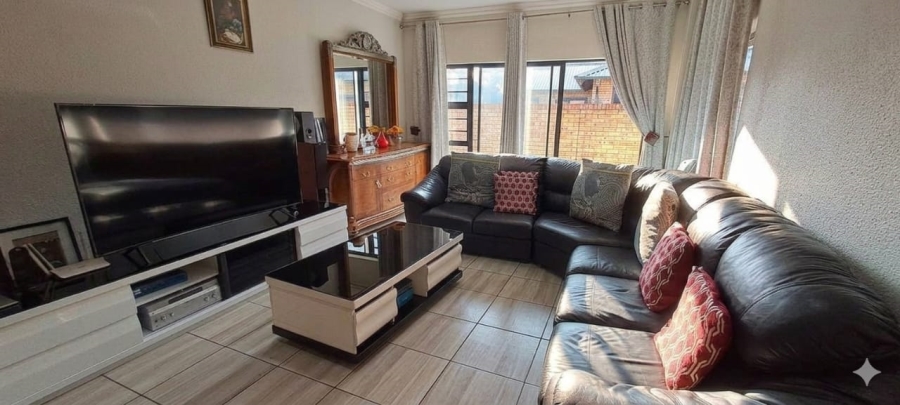 3 Bedroom Property for Sale in New Market Gauteng