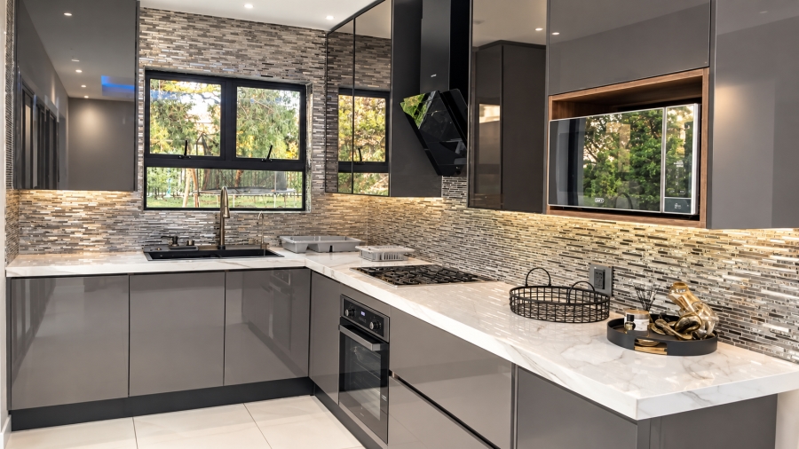 6 Bedroom Property for Sale in Cornwall Hill Gauteng