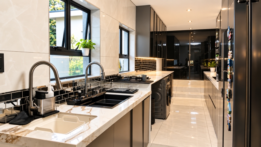 6 Bedroom Property for Sale in Cornwall Hill Gauteng