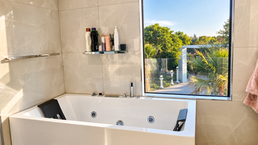 6 Bedroom Property for Sale in Cornwall Hill Gauteng