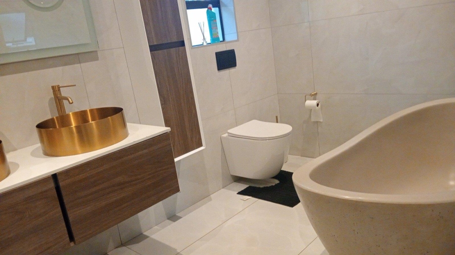 6 Bedroom Property for Sale in Cornwall Hill Gauteng
