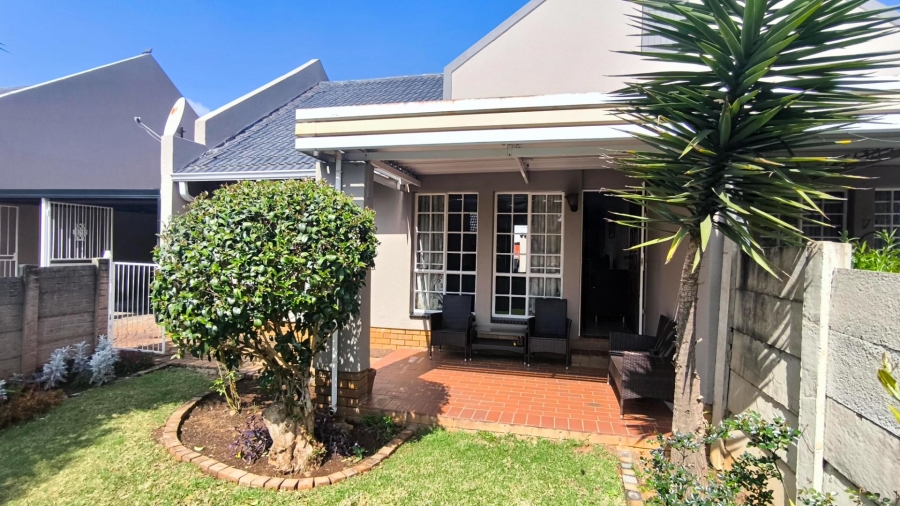 1 Bedroom Property for Sale in Albertsdal Gauteng