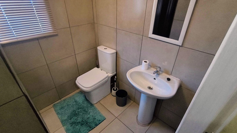 1 Bedroom Property for Sale in Albertsdal Gauteng