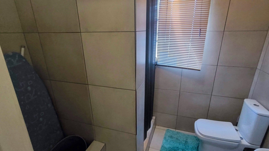 1 Bedroom Property for Sale in Albertsdal Gauteng