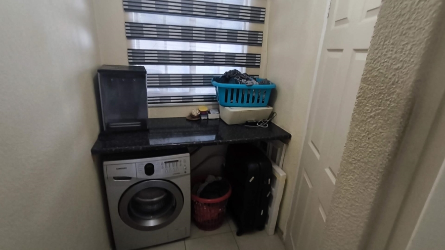 1 Bedroom Property for Sale in Albertsdal Gauteng