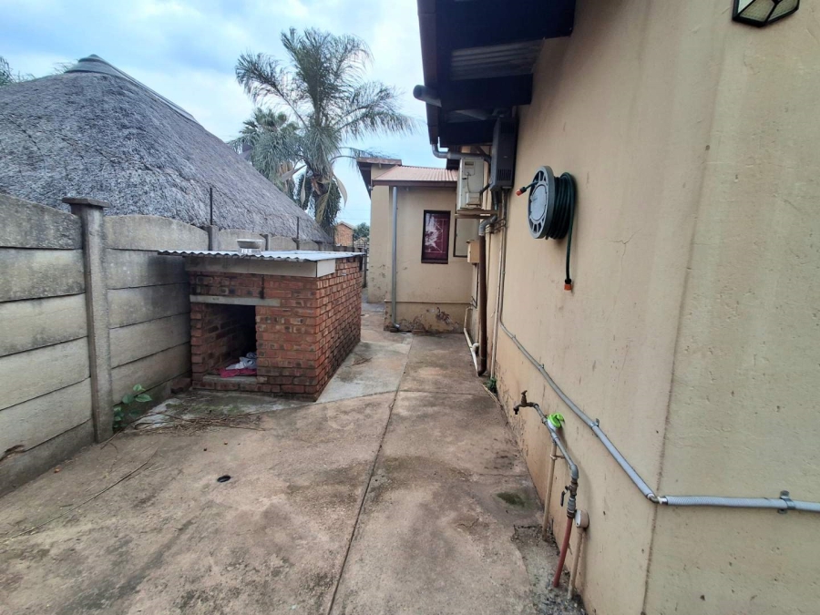 5 Bedroom Property for Sale in Daspoort Gauteng