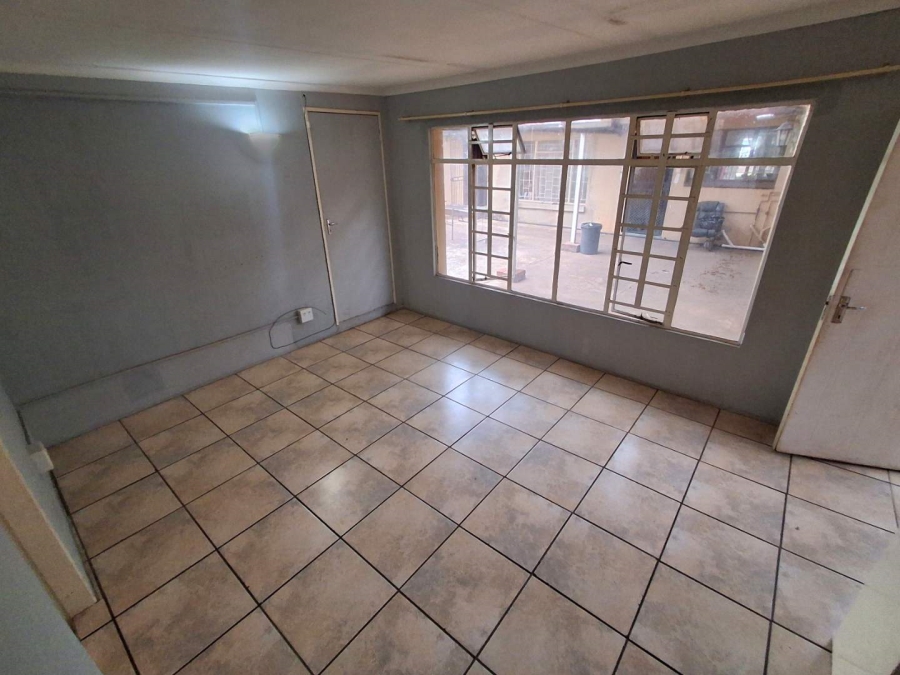 5 Bedroom Property for Sale in Daspoort Gauteng