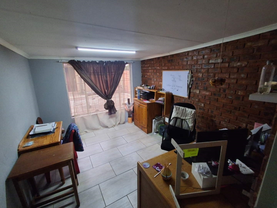 5 Bedroom Property for Sale in Daspoort Gauteng