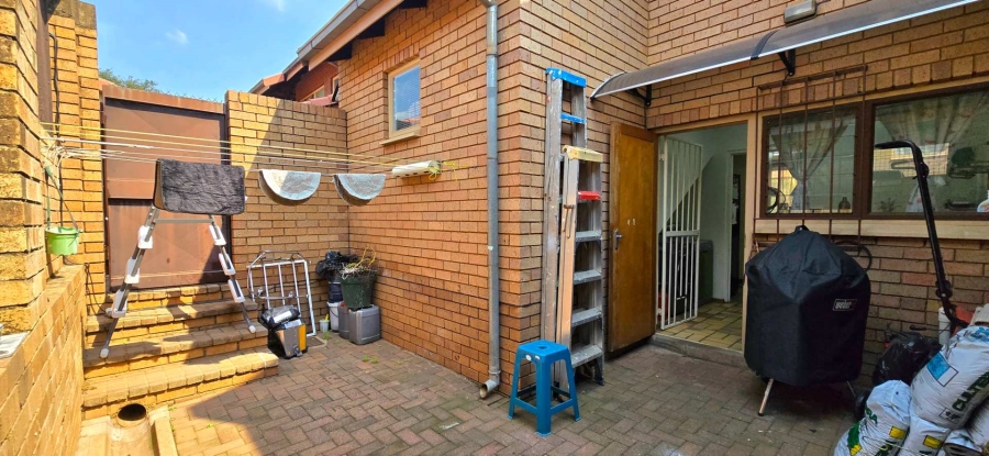 3 Bedroom Property for Sale in Die Wilgers Gauteng