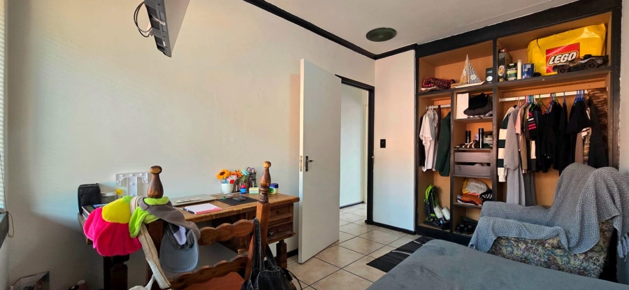 3 Bedroom Property for Sale in Die Wilgers Gauteng