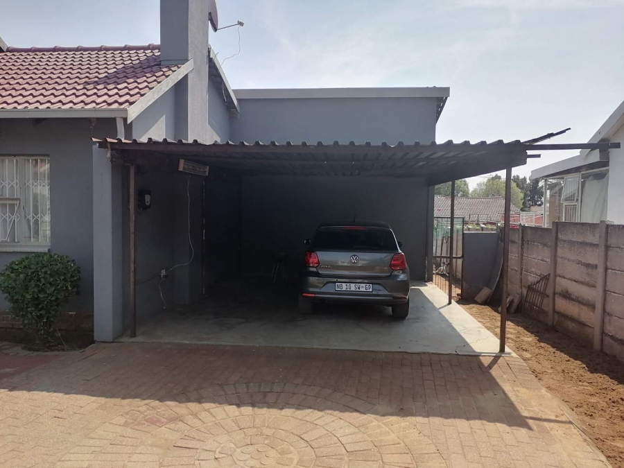 4 Bedroom Property for Sale in The Hill Gauteng