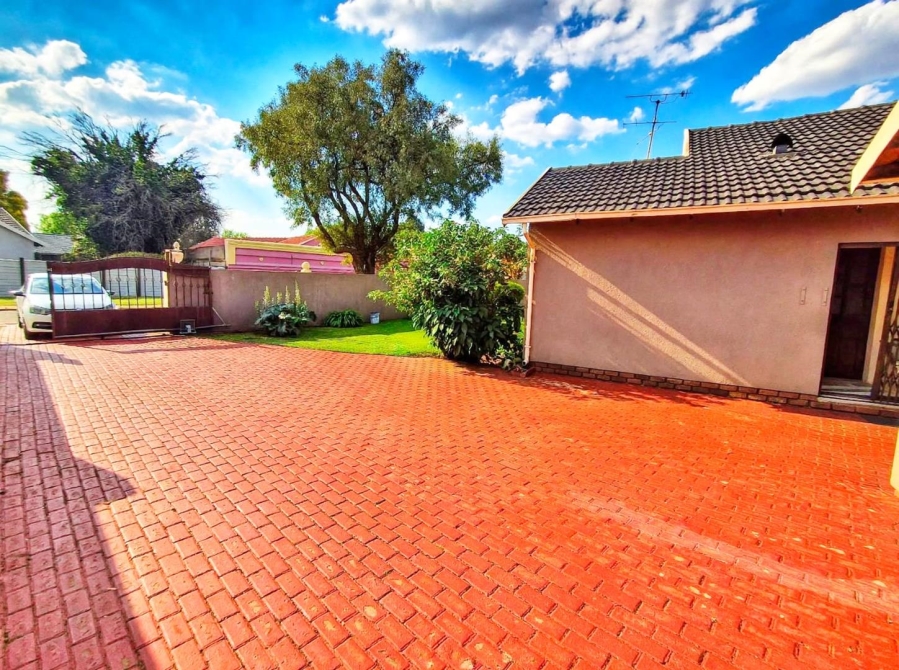 3 Bedroom Property for Sale in Dawn Park Gauteng
