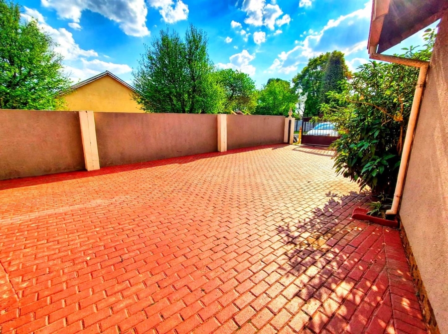 3 Bedroom Property for Sale in Dawn Park Gauteng