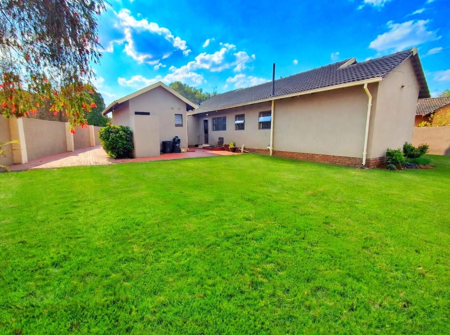3 Bedroom Property for Sale in Dawn Park Gauteng