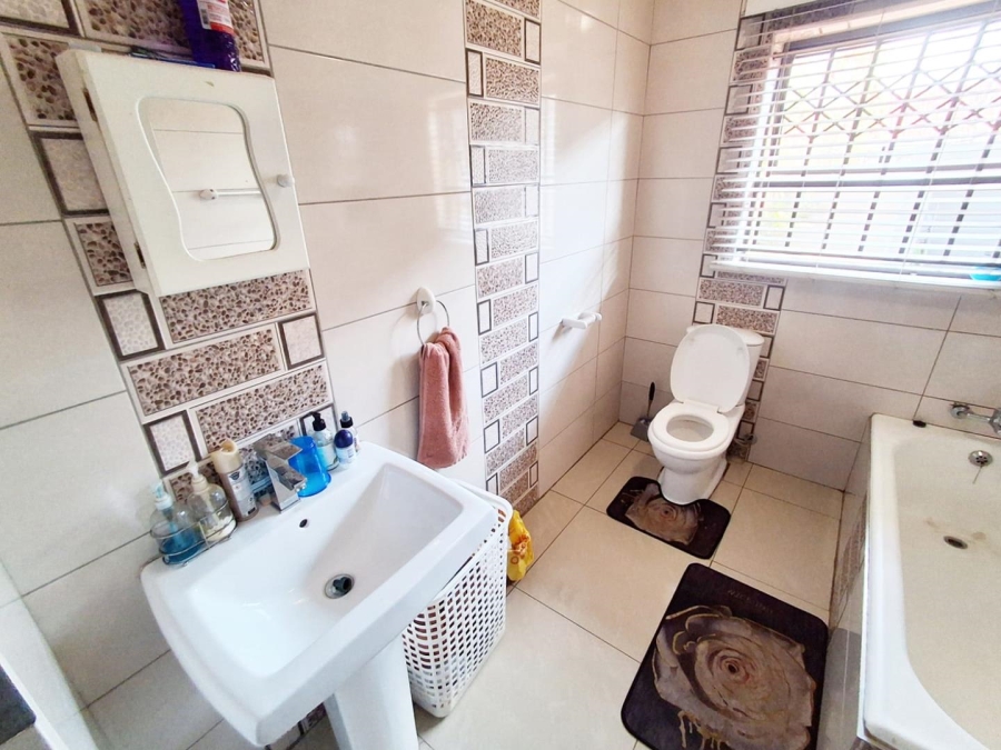 3 Bedroom Property for Sale in Dawn Park Gauteng