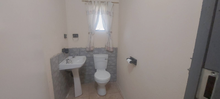 To Let 2 Bedroom Property for Rent in Zwavelpoort Gauteng