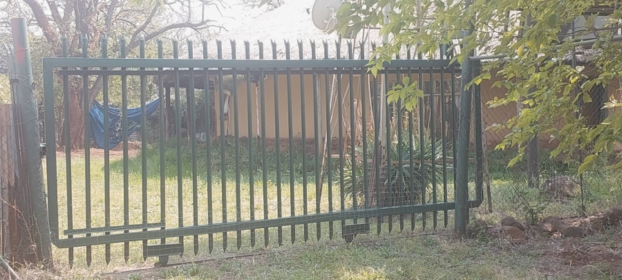 To Let 2 Bedroom Property for Rent in Zwavelpoort Gauteng