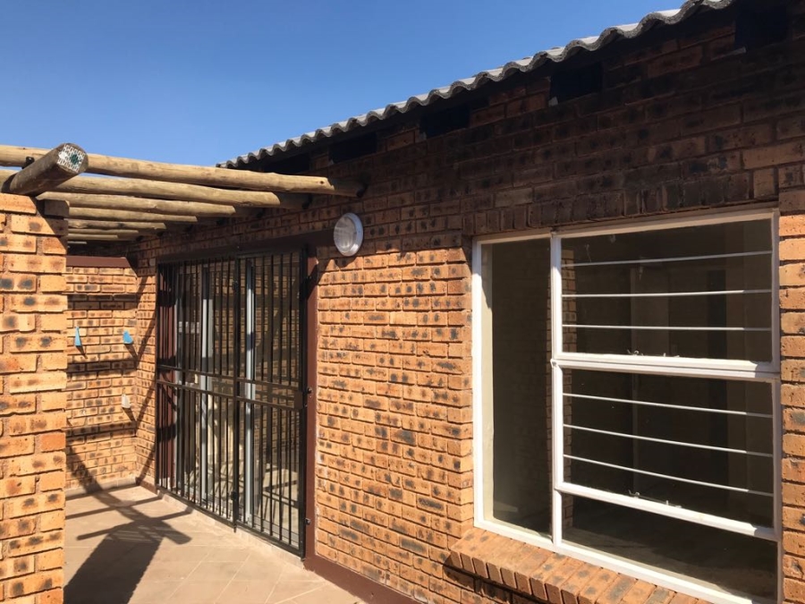 2 Bedroom Property for Sale in Honeydew Gauteng