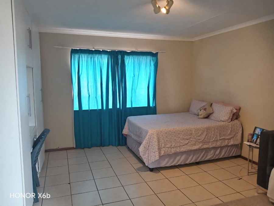 1 Bedroom Property for Sale in Lotus Gardens Gauteng