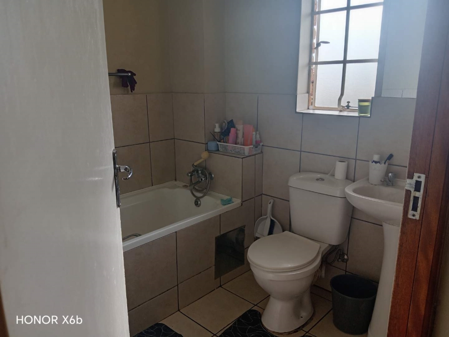 1 Bedroom Property for Sale in Lotus Gardens Gauteng
