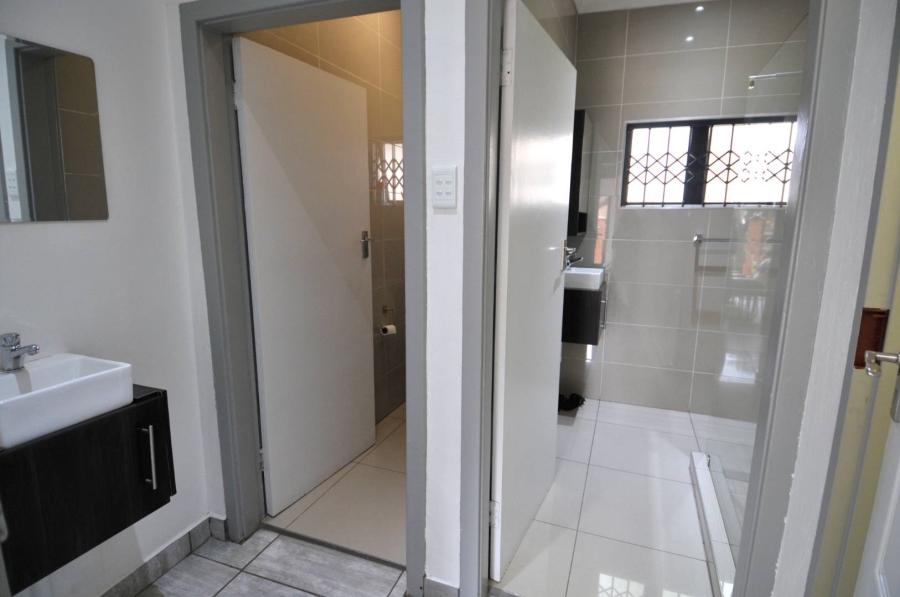To Let Commercial Property for Rent in Menlo Park Gauteng