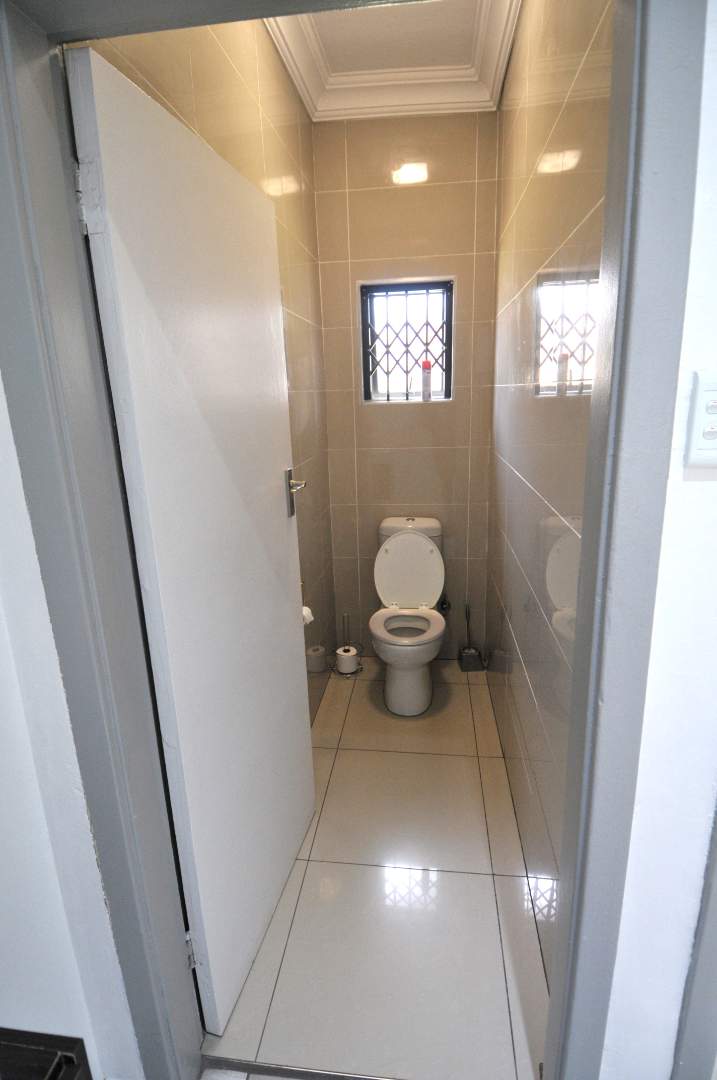 To Let Commercial Property for Rent in Menlo Park Gauteng
