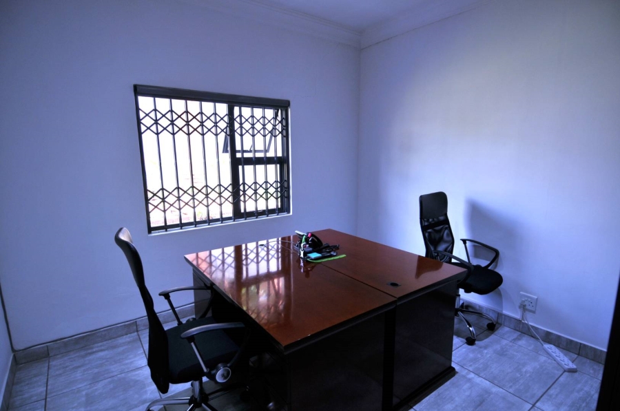 To Let Commercial Property for Rent in Menlo Park Gauteng