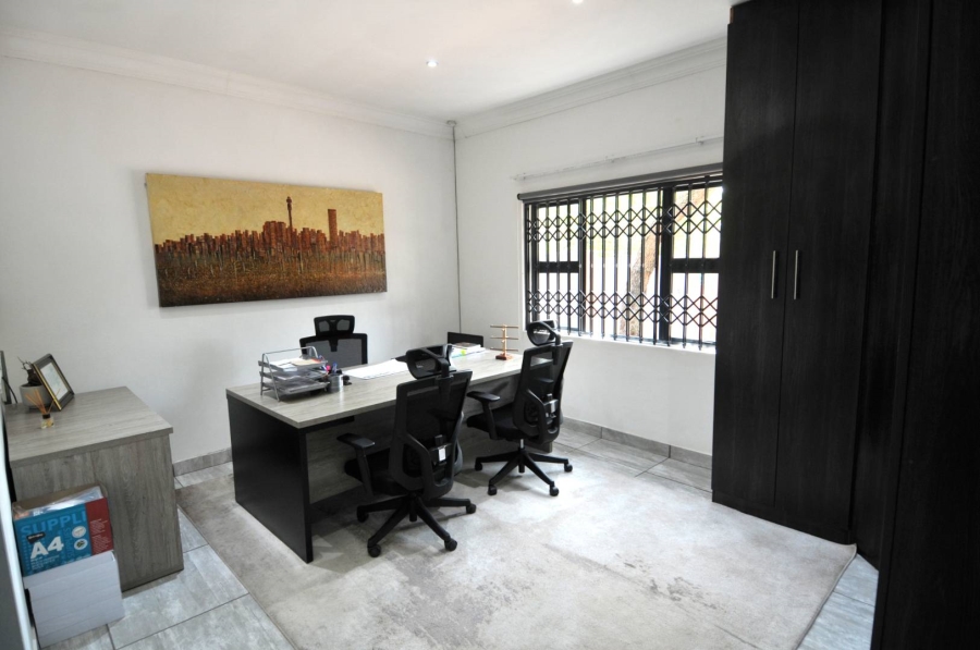 To Let Commercial Property for Rent in Menlo Park Gauteng