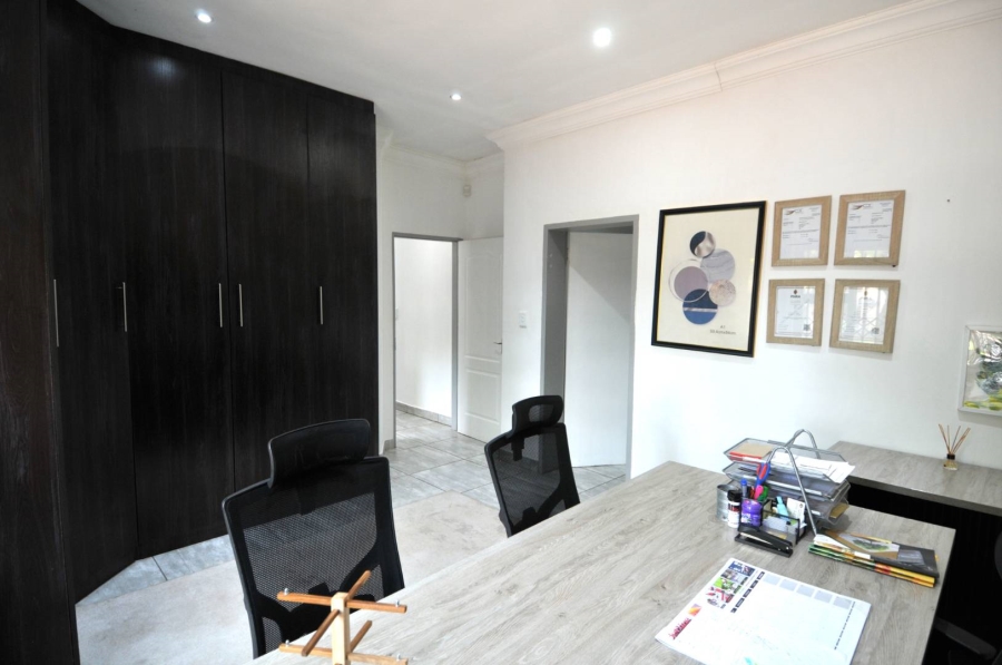 To Let Commercial Property for Rent in Menlo Park Gauteng