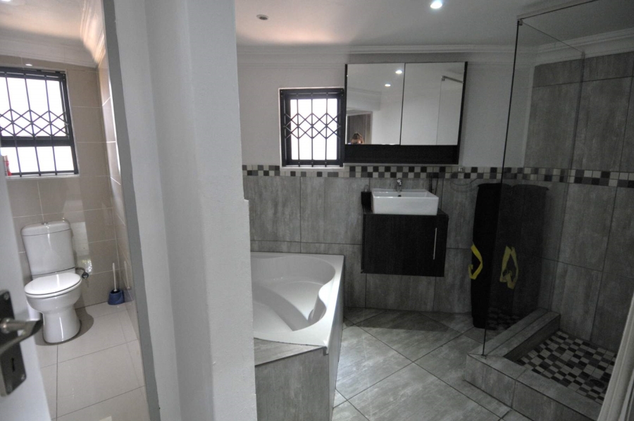To Let Commercial Property for Rent in Menlo Park Gauteng