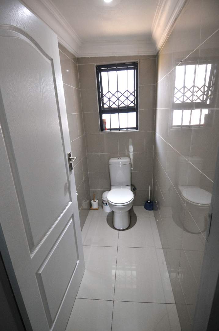 To Let Commercial Property for Rent in Menlo Park Gauteng