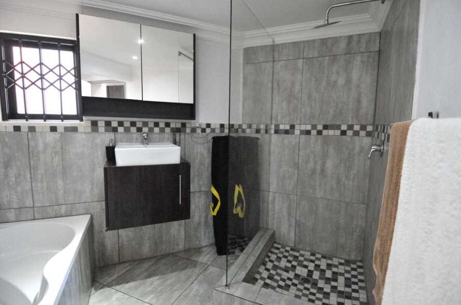 To Let Commercial Property for Rent in Menlo Park Gauteng