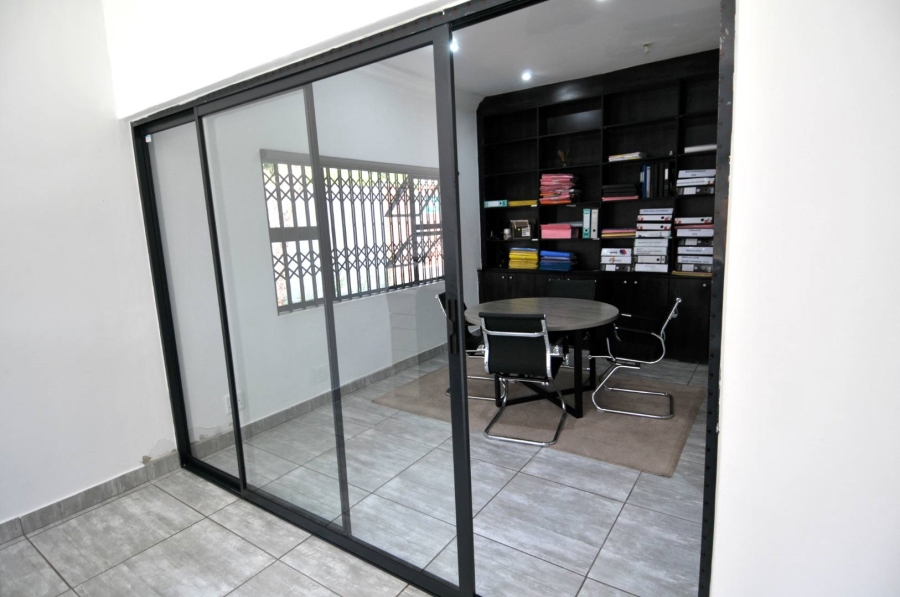 To Let Commercial Property for Rent in Menlo Park Gauteng