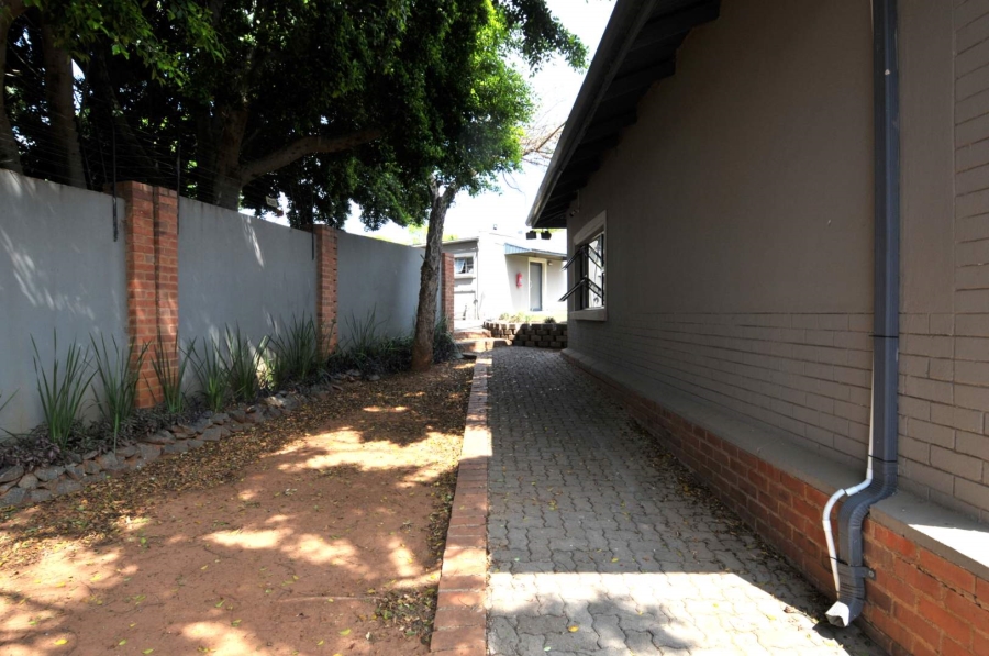 To Let Commercial Property for Rent in Menlo Park Gauteng