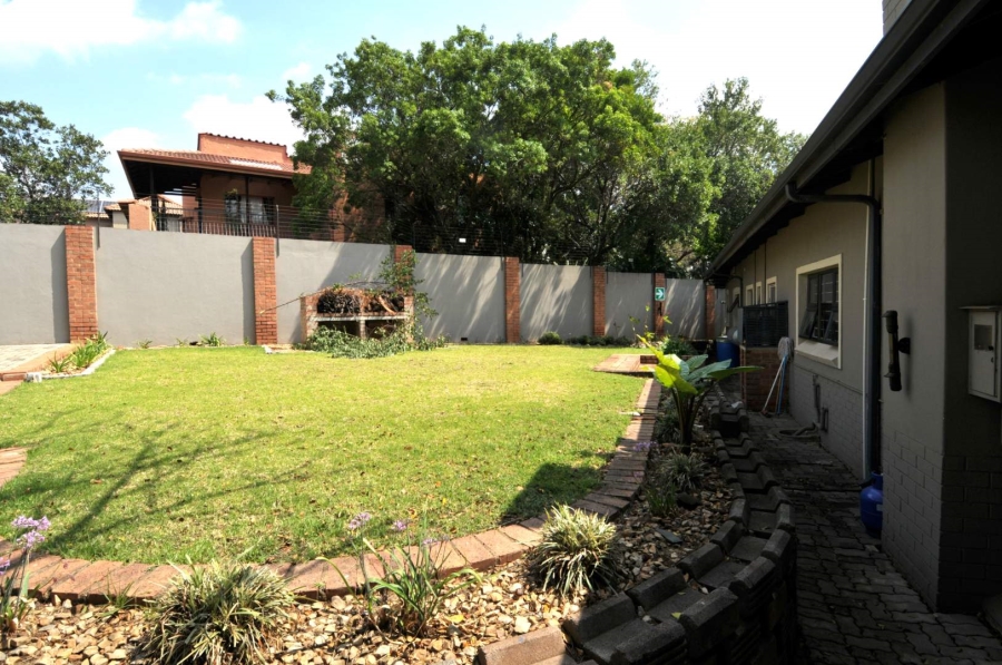 To Let Commercial Property for Rent in Menlo Park Gauteng