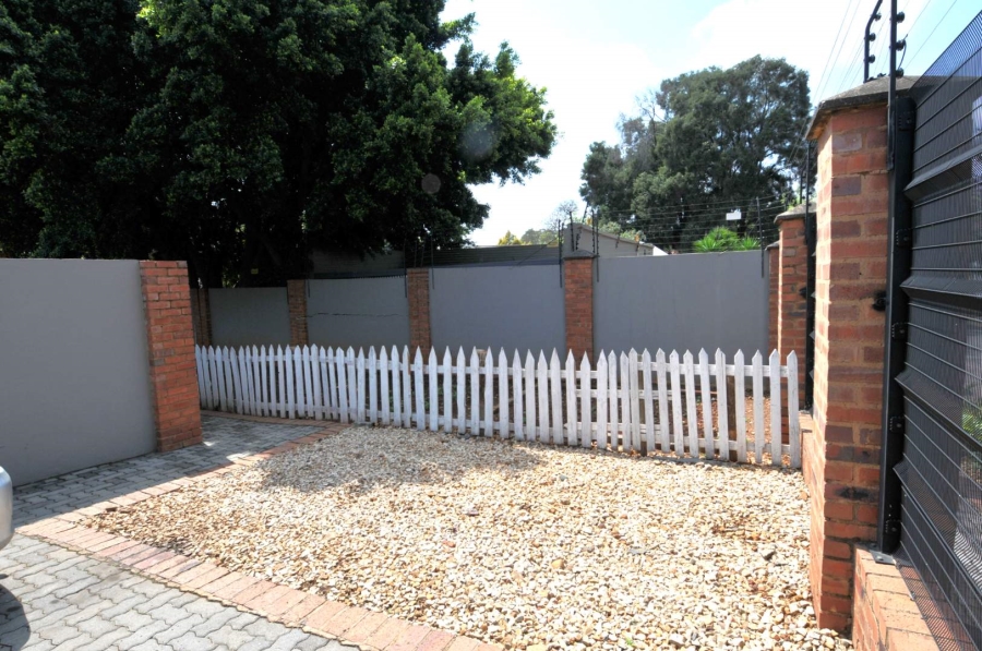 To Let Commercial Property for Rent in Menlo Park Gauteng