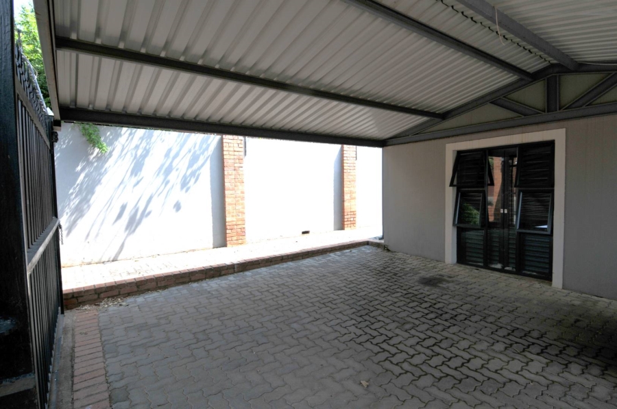 To Let Commercial Property for Rent in Menlo Park Gauteng
