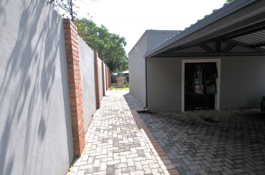 To Let Commercial Property for Rent in Menlo Park Gauteng