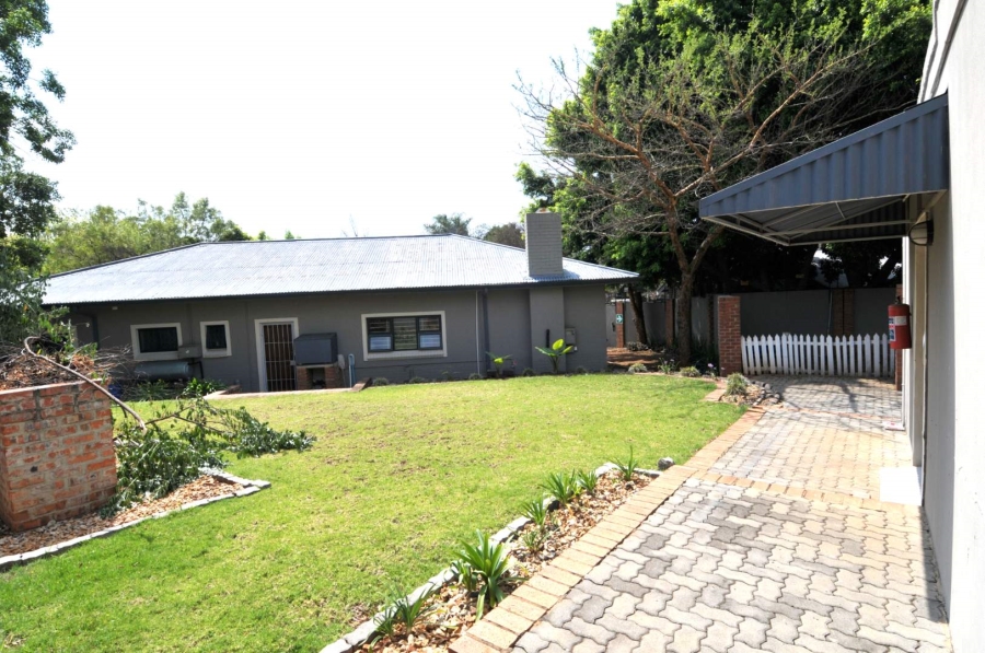 To Let Commercial Property for Rent in Menlo Park Gauteng