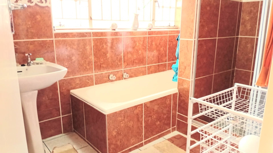 4 Bedroom Property for Sale in Lombardy East Gauteng