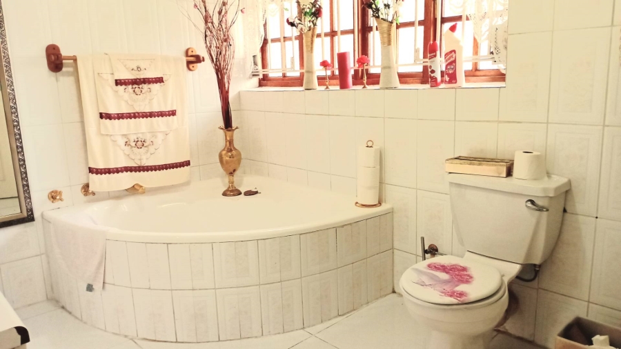 4 Bedroom Property for Sale in Lombardy East Gauteng