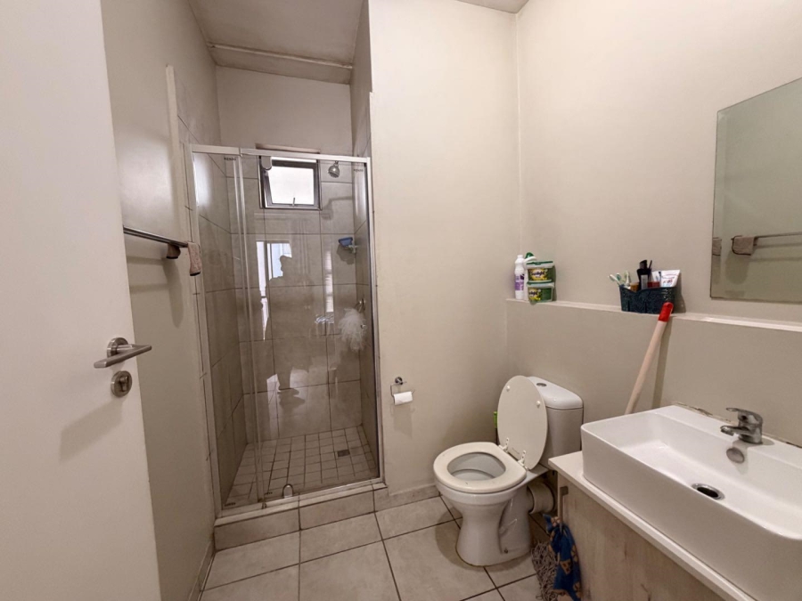 To Let 1 Bedroom Property for Rent in Grand Central Gauteng