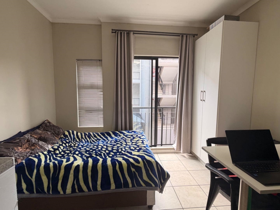 To Let 1 Bedroom Property for Rent in Grand Central Gauteng